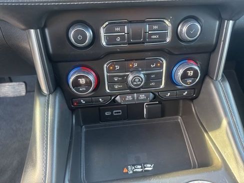 Used 2022 Chevrolet Tahoe LT w/ LT Signature Package AWD/4WD image 18