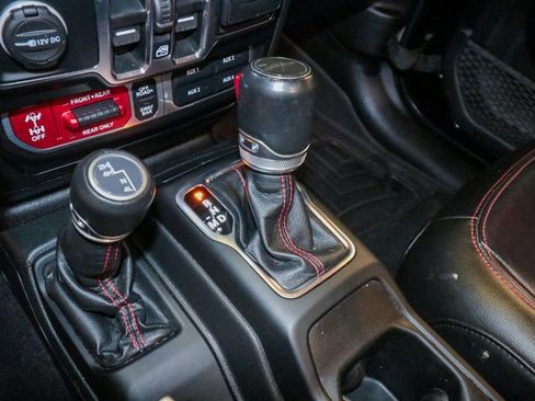 Used 2022 Jeep Gladiator Rubicon w/ LED Lighting Group AWD/4WD image 24