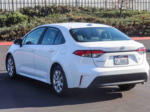 Certified 2025 Toyota Corolla LE FWD image 5