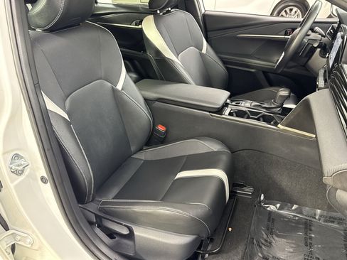 Used 2025 Toyota Camry SE FWD image 38
