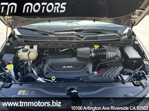 Used 2017 Chrysler Pacifica Limited w/ UConnect Theater Package FWD image 23