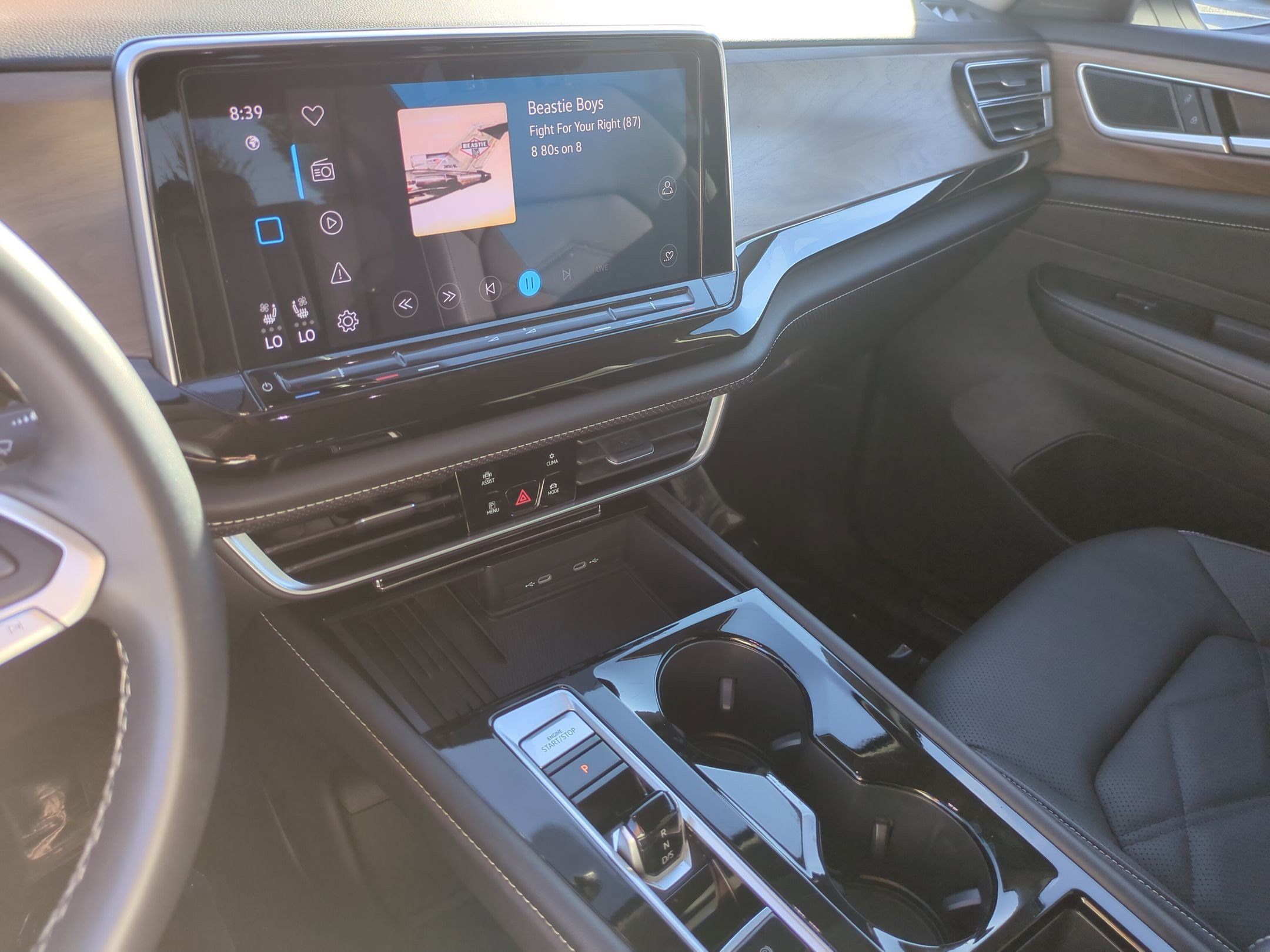 Used 2025 Volkswagen Atlas SE FWD image 22