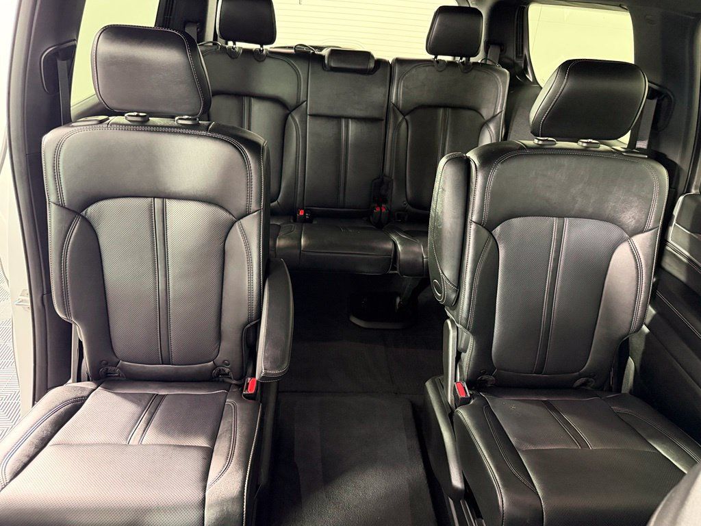 Used 2025 Jeep Wagoneer Series II AWD/4WD image 19