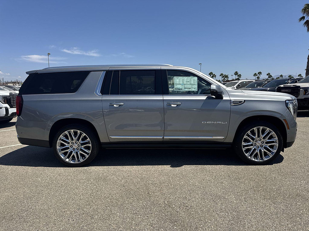 New 2026 GMC Yukon XL Denali w/ Denali Reserve Package AWD/4WD image 3