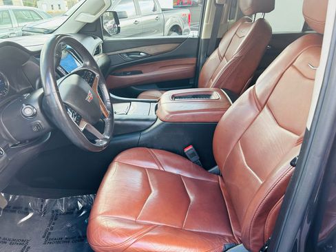 Used 2018 Cadillac Escalade Luxury image 15