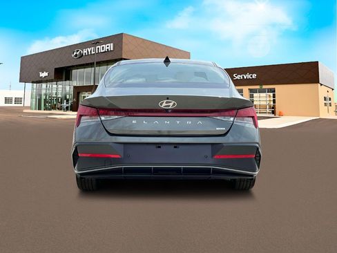 New 2025 Hyundai Elantra Limited FWD image 6