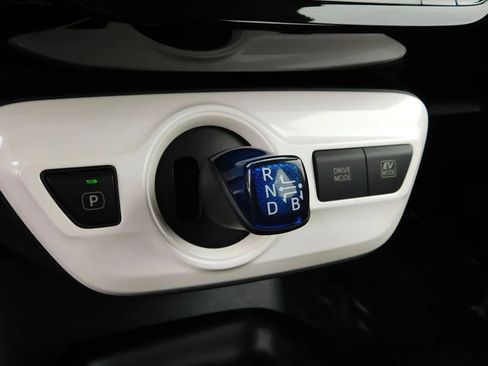 Used 2016 Toyota Prius Two image 17