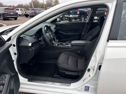 Used 2024 Nissan Altima 2.5 S image 23