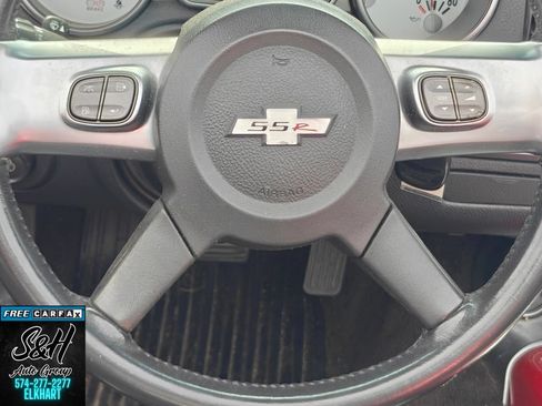 Used 2005 Chevrolet SSR w/ Preferred Equipment Group RWD image 5