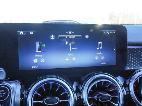 Used 2025 Mercedes-Benz GLB 250 4MATIC image 41