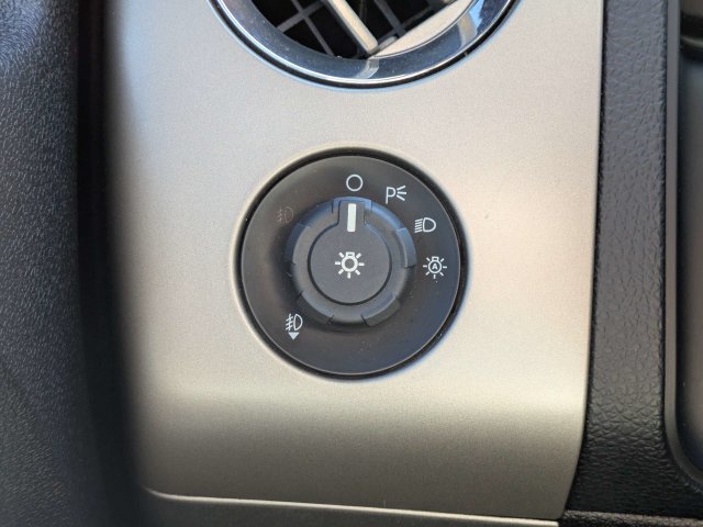 Used 2015 Ford Expedition XLT w/ Equipment Group 202A AWD/4WD image 27