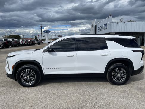 Used 2024 Chevrolet Traverse LT w/ Trailering Package FWD image 7