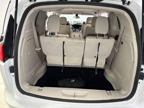 Used 2017 Chrysler Pacifica Touring Plus FWD image 20