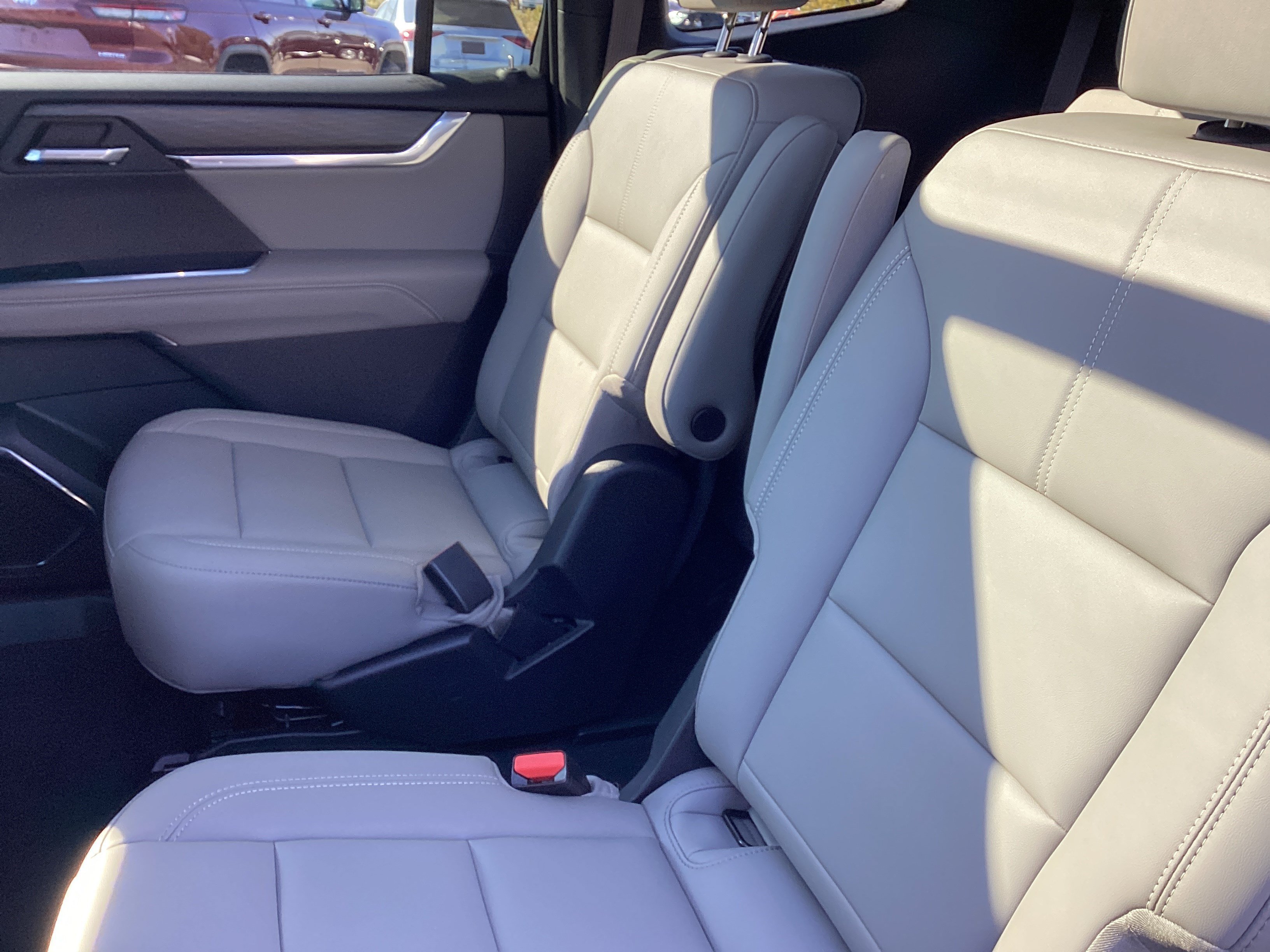 Used 2026 GMC Acadia Elevation w/ Elevation Premium Package FWD image 13