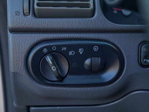 Used 2005 Ford Explorer Sport XLT image 30