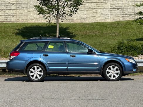Used 2008 Subaru Outback 2.5i L.L. Bean AWD/4WD image 5