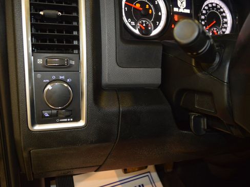 Used 2020 RAM 1500 Classic SLT image 16