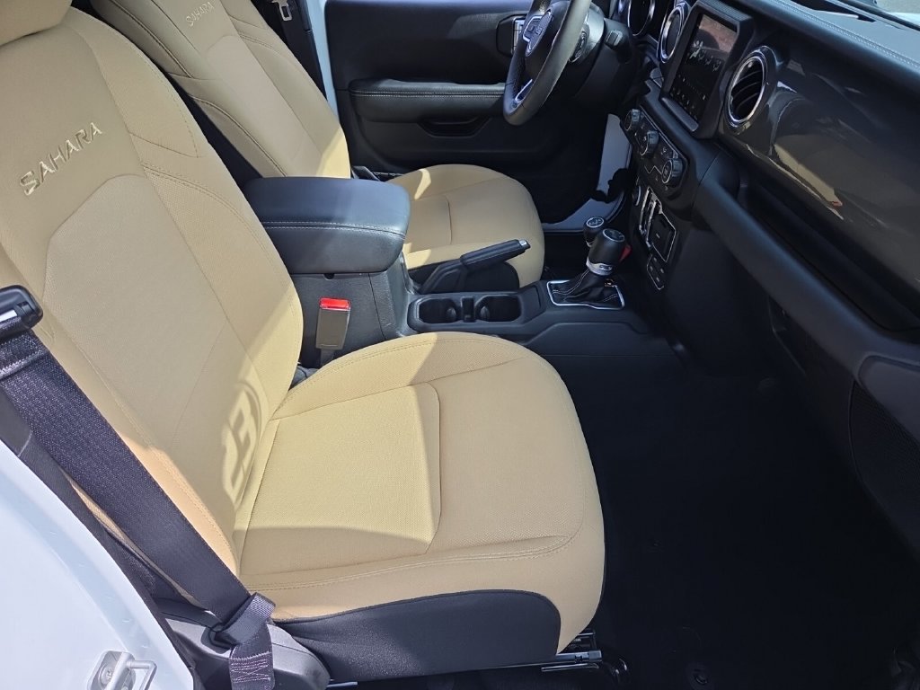 Used 2023 Jeep Wrangler Unlimited Sahara AWD/4WD image 18
