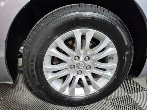 Used 2017 Toyota Sienna XLE image 10