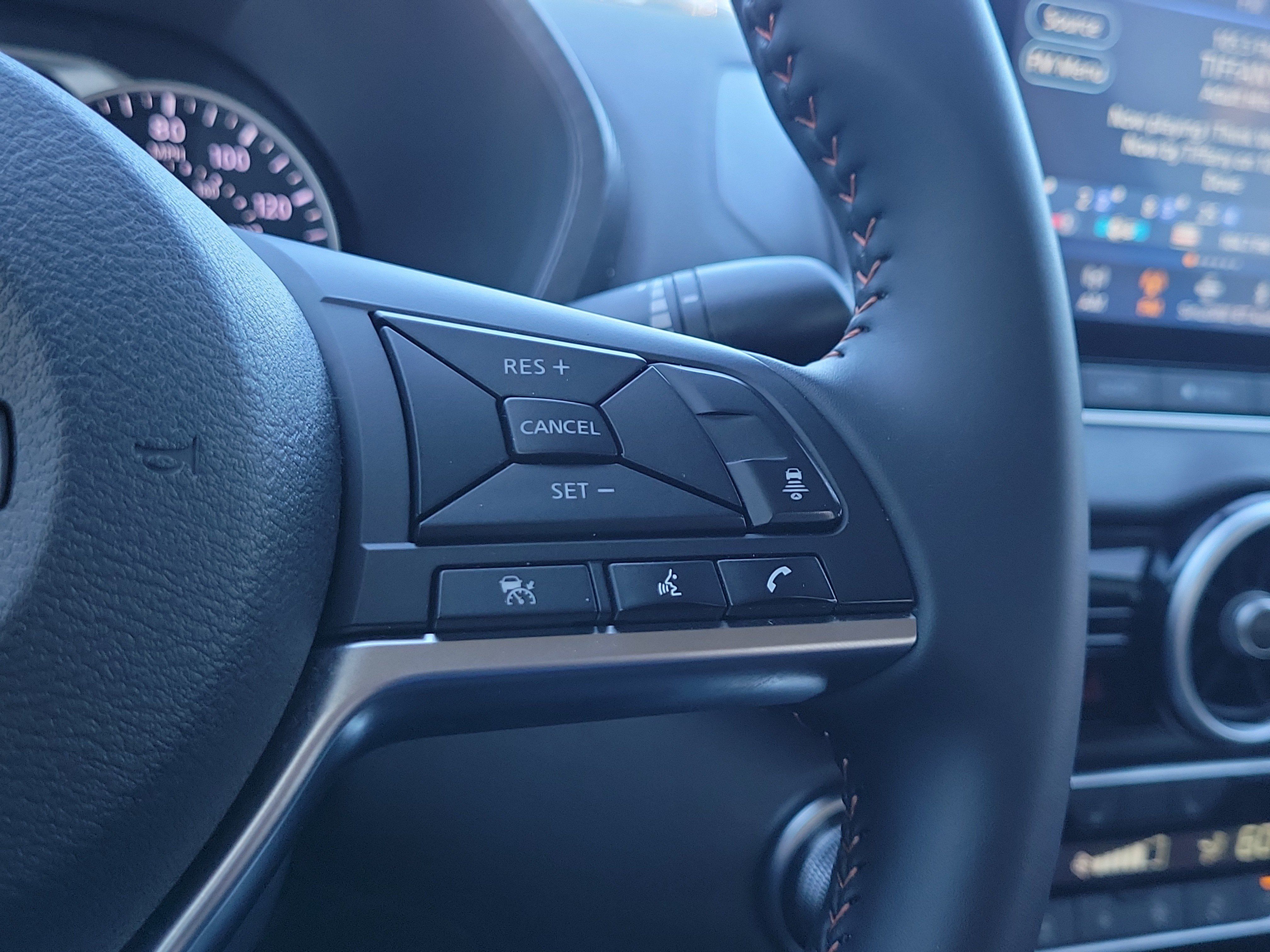 Used 2025 Nissan Sentra SR w/ Midnight Edition FWD image 31