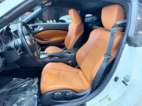 Used 2015 Nissan 370Z Touring RWD image 10