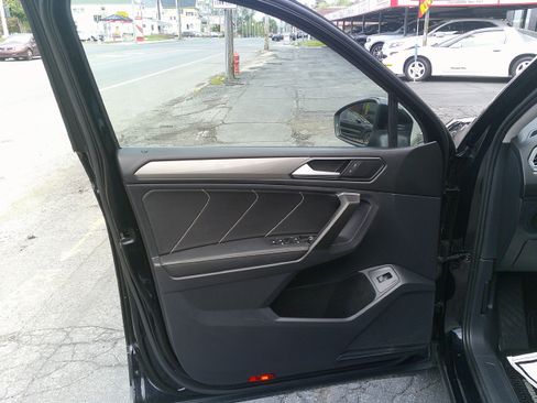 Used 2022 Volkswagen Tiguan SE AWD/4WD image 15