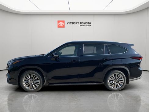 New 2025 Toyota Highlander Platinum image 9