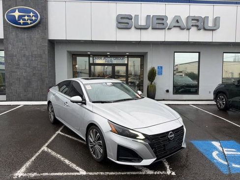 Used 2024 Nissan Altima 2.5 SL image 1