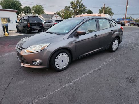 Used 2012 Ford Focus SE FWD image 9