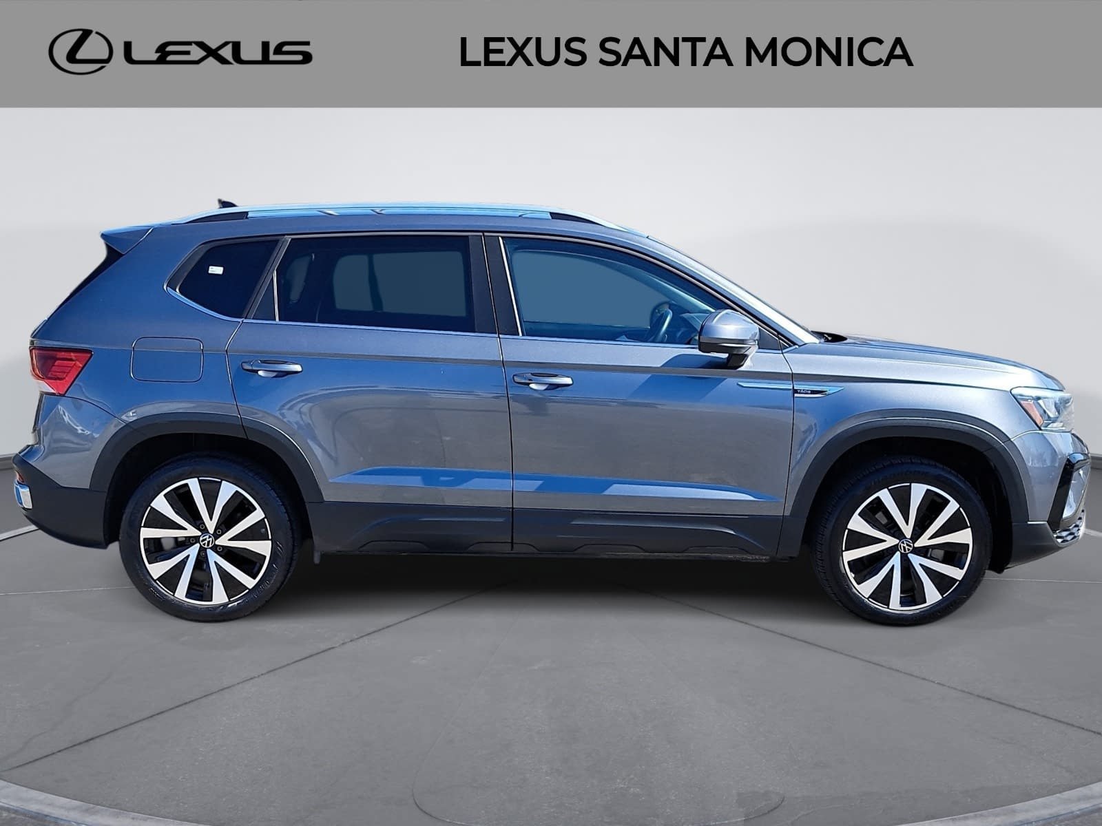 Used 2022 Volkswagen Taos SE FWD image 4