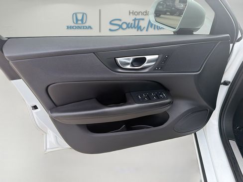 Used 2020 Volvo S60 T5 Momentum image 19