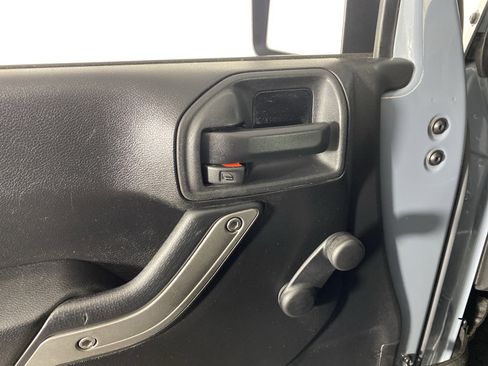 Used 2015 Jeep Wrangler Unlimited Sport image 10