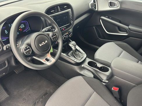 Used 2025 Kia Soul LX w/ LX Technology Package FWD image 12