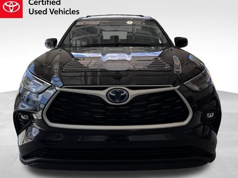 Certified 2023 Toyota Highlander XLE AWD/4WD image 2