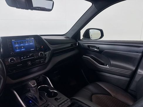Used 2021 Toyota Highlander XSE AWD/4WD image 27