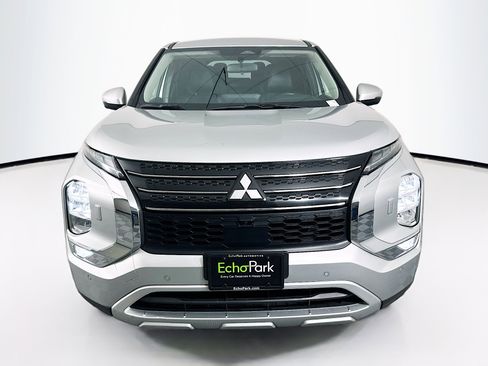 Used 2024 Mitsubishi Outlander SE AWD/4WD image 2
