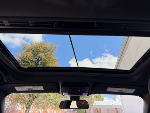 Used 2017 BMW 330e image 24