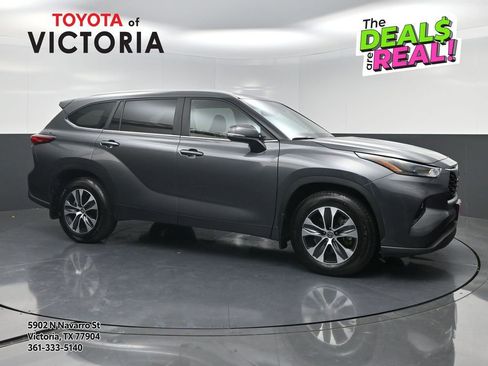 Used 2023 Toyota Highlander XLE FWD image 1