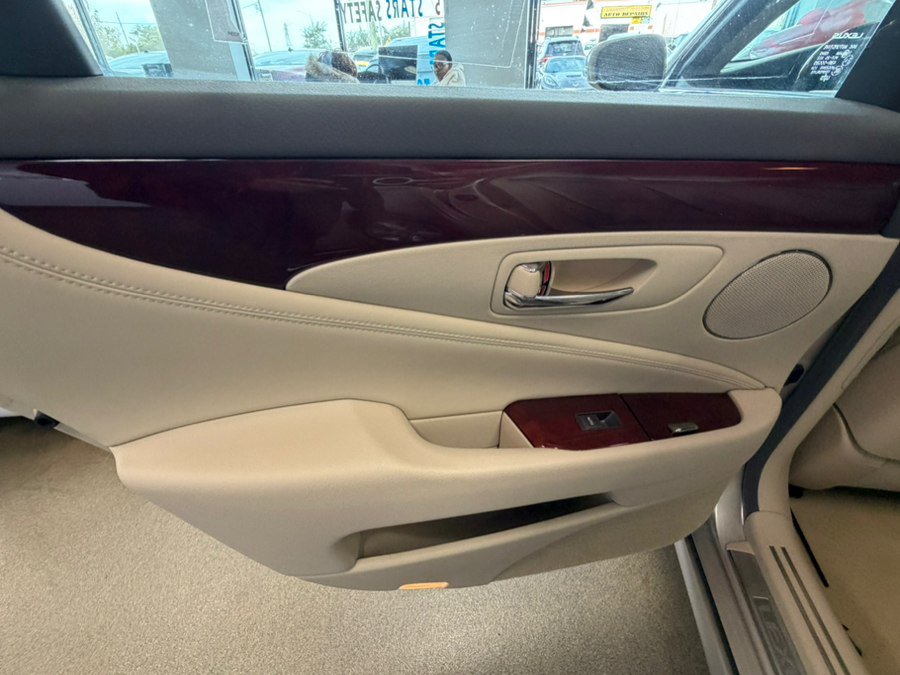 Used 2011 Lexus LS 460 w/ Comfort Pkg RWD image 32