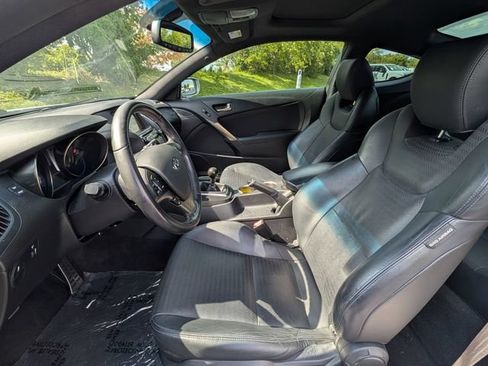 Used 2016 Hyundai Genesis Coupe 3.8 RWD image 10
