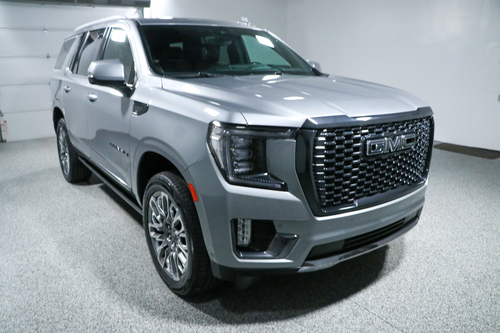 Used 2023 GMC Yukon Denali Ultimate AWD/4WD image 5
