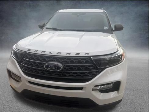 Used 2021 Ford Explorer XLT w/ Equipment Group 202A RWD image 2