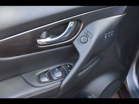 Used 2020 Nissan Rogue SV w/ Premium Package FWD image 20