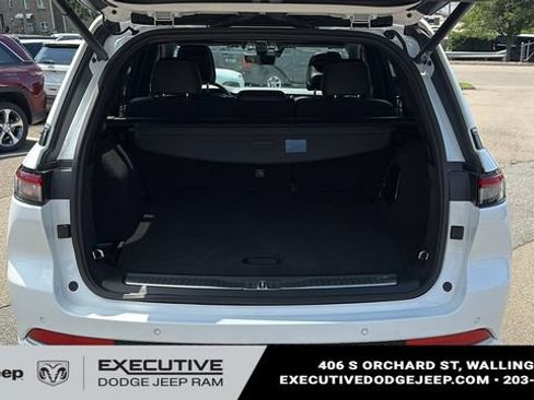 Used 2023 Jeep Grand Cherokee Overland w/ Luxury Tech Group IV AWD/4WD image 27