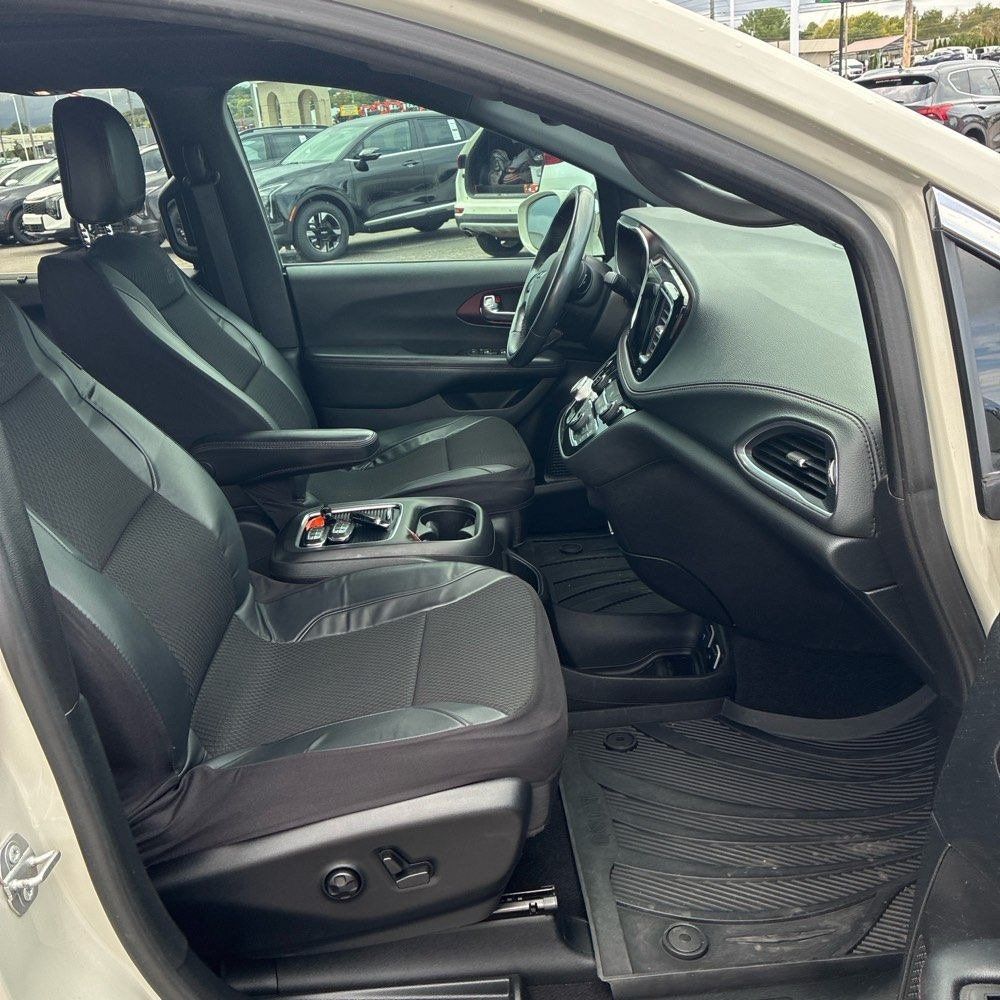 Used 2020 Chrysler Pacifica Limited FWD image 6