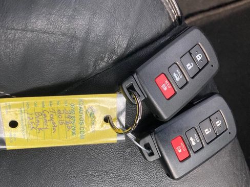 Used 2015 Toyota Camry XLE w/ Moonroof Package image 12