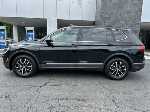Used 2021 Volkswagen Tiguan SE FWD image 2