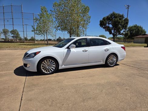 Used 2016 Hyundai Equus Signature RWD image 2