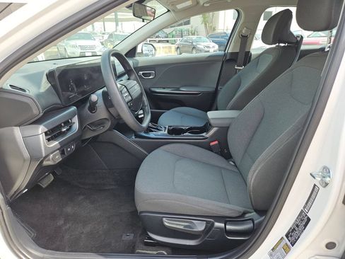 Used 2025 Kia K4 FWD image 11