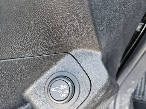 Used 2024 GMC Terrain SLE w/ Driver Convenience Package image 11